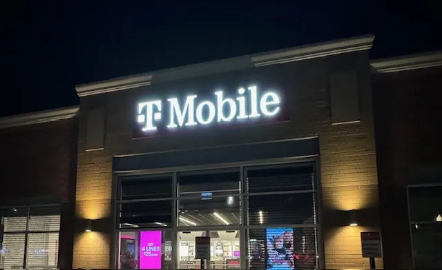  Exterior photo of T-Mobile Store at 55th & Kedzie, Chicago, IL 