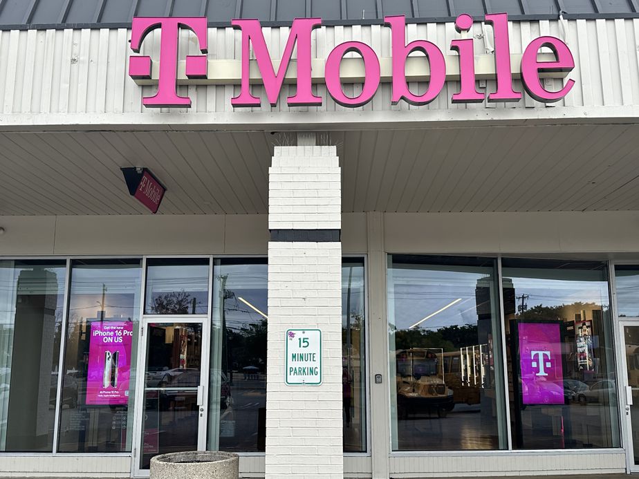 Exterior photo of T-Mobile Store at Grand Ave & High School Dr, North Baldwin, NY
