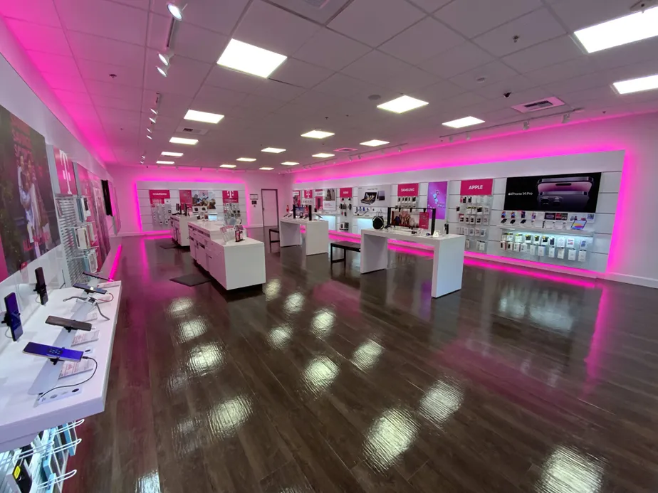 Foto del interior de la tienda T-Mobile en Spokane Valley Mall, Spokane, WA
