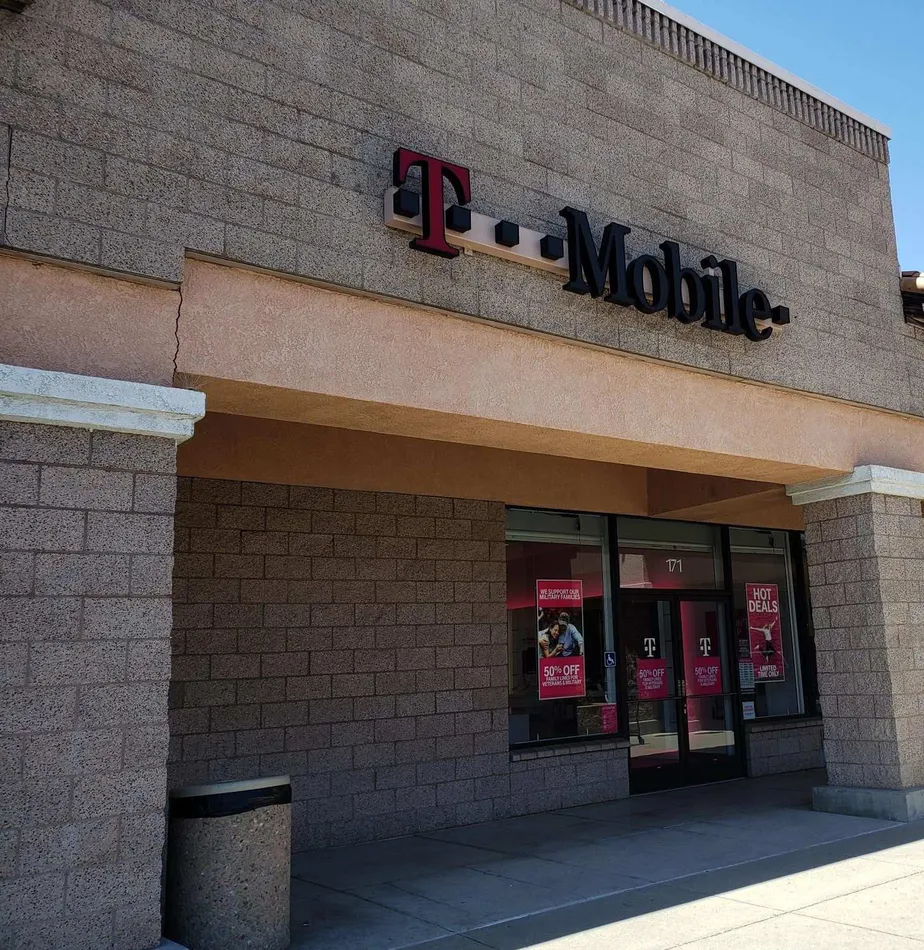 Foto del exterior de la tienda T-Mobile en Niblick & 101, Paso Robles, CA