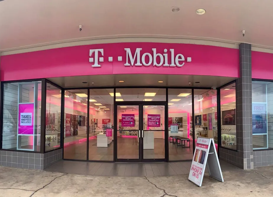 Exterior photo of T-Mobile store at Farrington Highway & Leihoku Street, Waianae, HI
