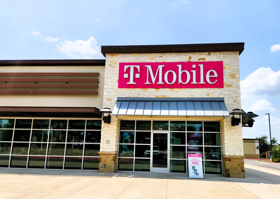 Foto del exterior de la tienda T-Mobile en Crystal Falls, Leander, TX