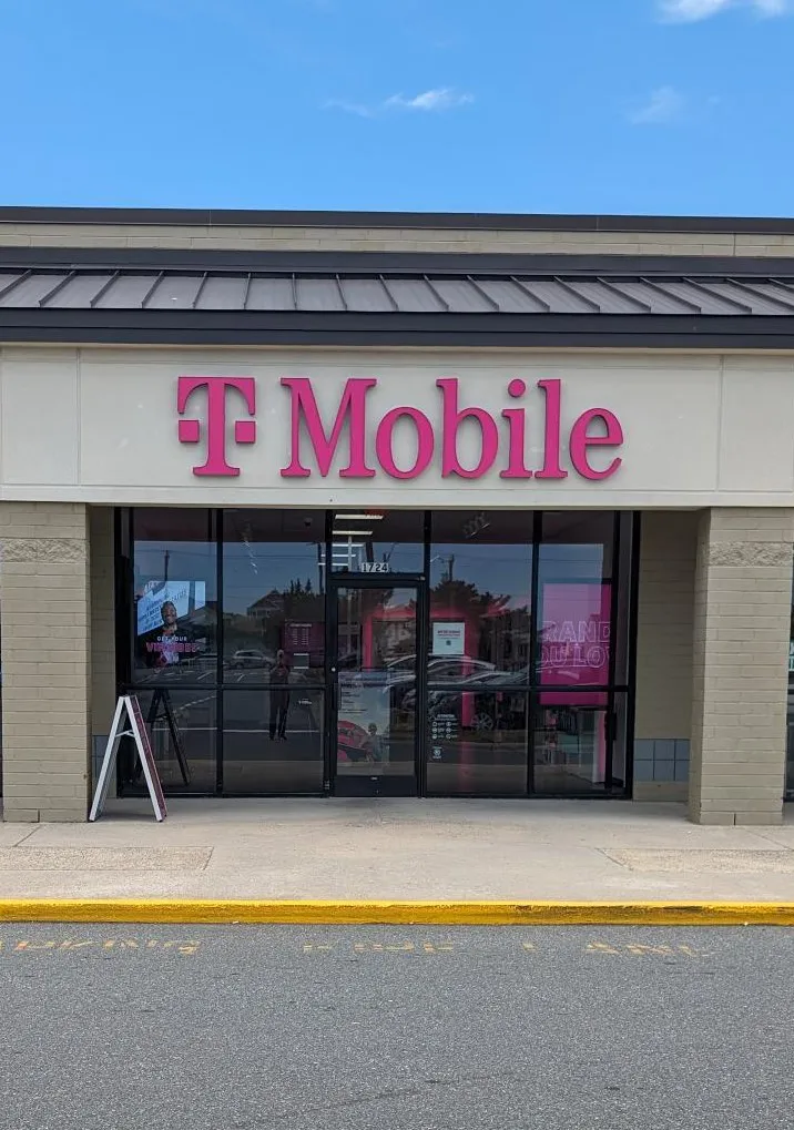  Exterior photo of T-Mobile Store at Benns Church & Gumwood, Smithfield, VA 