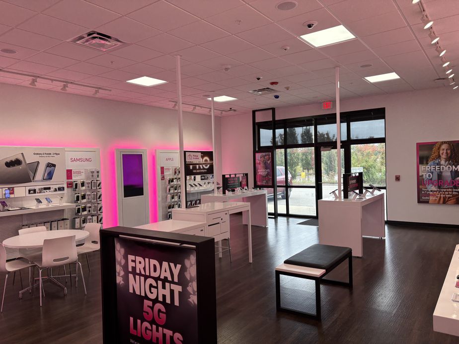 Interior photo of T-Mobile Store at Thomaston Commons, Thomaston, ME