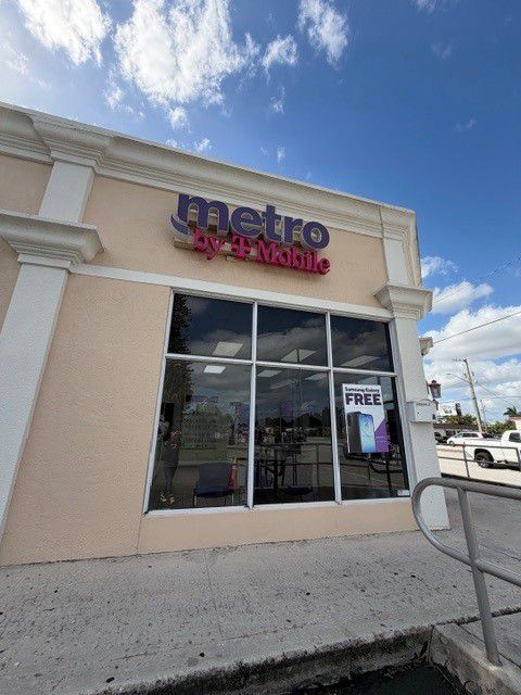 Metro by T-Mobile 2930 Forest Hill Blvd - 2930 Forest Hill Blvd 