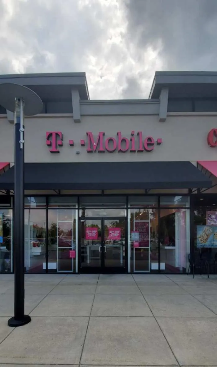 Exterior photo of T-Mobile store at Berry & Western Pkwy, Waldorf, MD