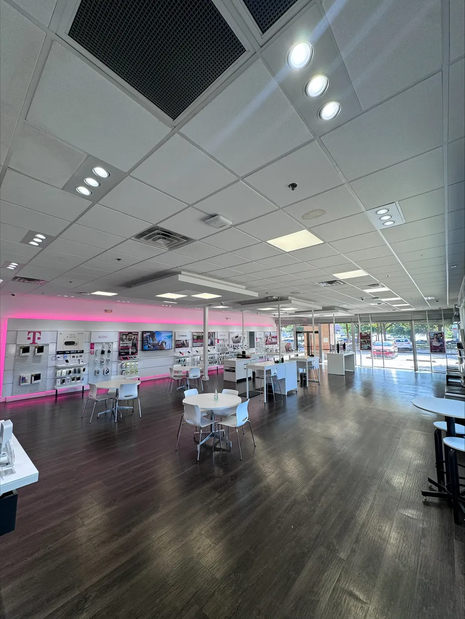  Interior photo of T-Mobile Store at Macarthur & Kinwest Pkwy, Irving, TX 