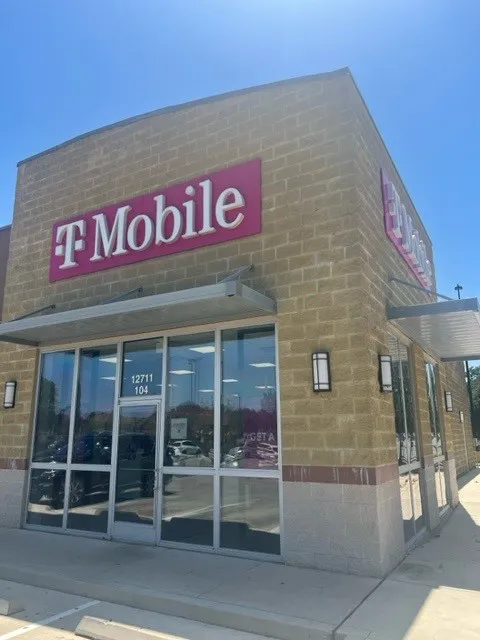 Exterior photo of T-Mobile Store at Blanco and Wurzbach Pkwy, San Antonio, TX