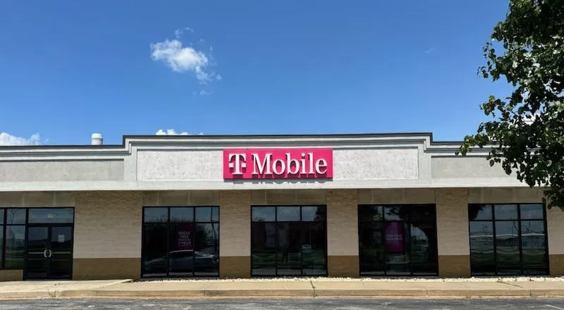 Foto del exterior de la tienda T-Mobile en N Dupont Hwy & Sunset Blvd, New Castle, DE