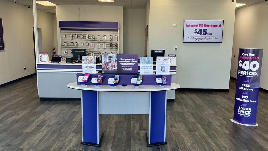 Metro by T-Mobile 2516 NE 28th St, - 2516 NE 28th St, 