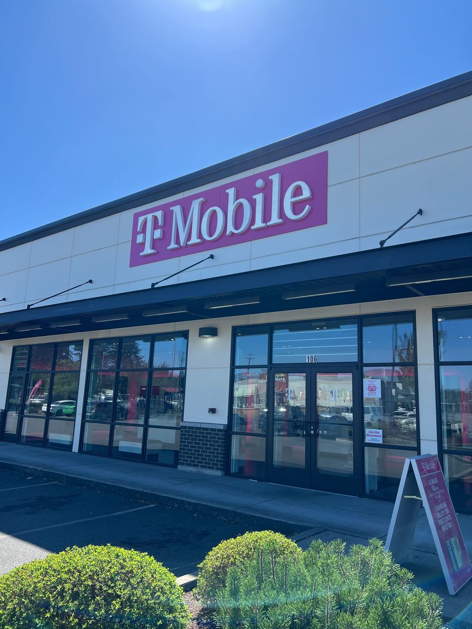 Exterior photo of T-Mobile Store at Kingham & Martin Way, Lacey, WA