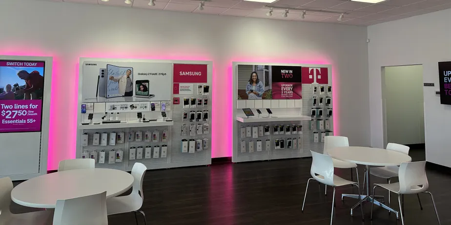 Interior photo of T-Mobile Store at Hwy 98 & Lake Forgetful, Hattiesburg, MS