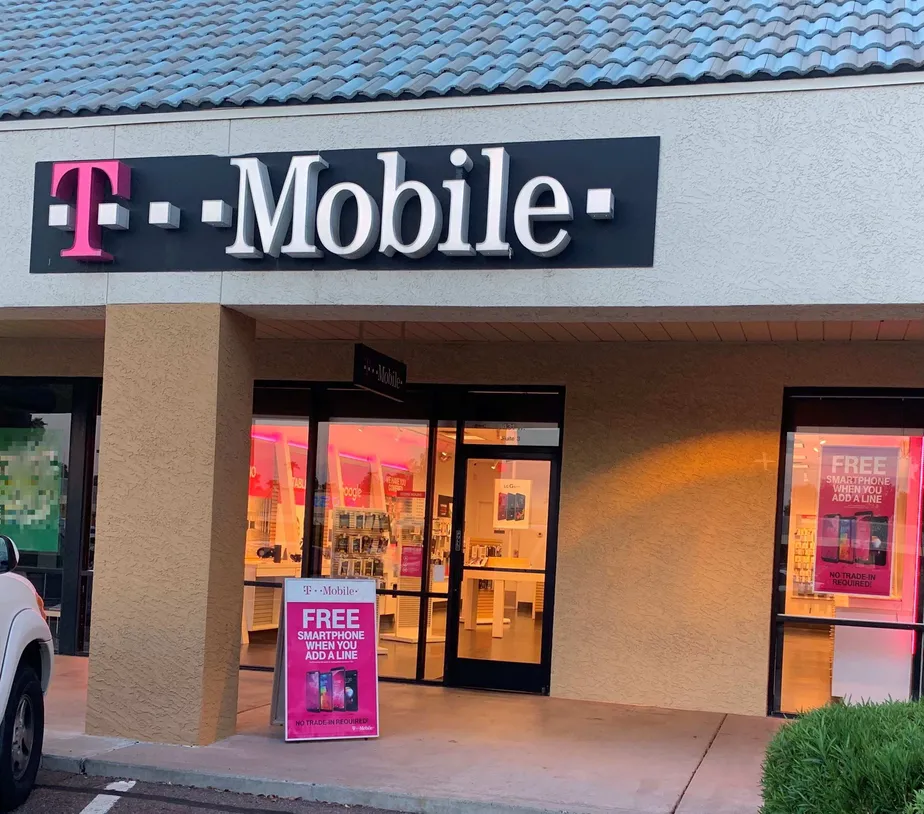 Exterior photo of T-Mobile store at Thunderbird & 35th, Phoenix, AZ