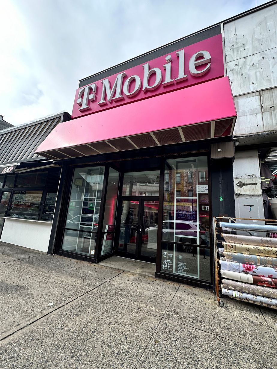 Exterior photo of T-Mobile Store at Broadway & Steinway St, Astoria, NY