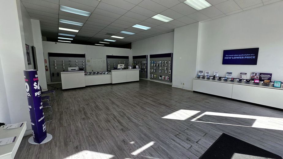Metro by T-Mobile 1021 Macdonald Ave - 1021 Macdonald Ave 