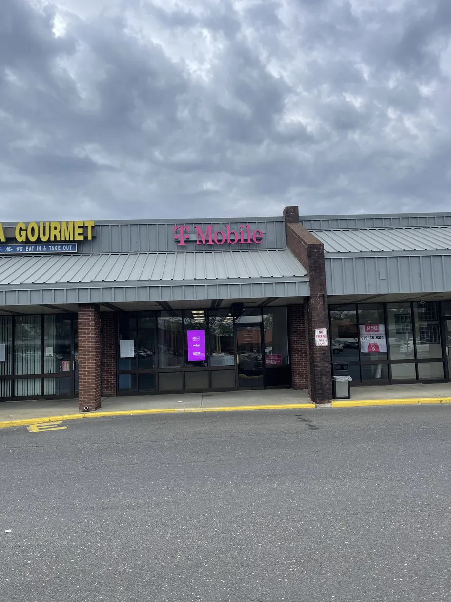  Exterior photo of T-Mobile Store at N Rt 73 & Minck Ave, West Berlin, NJ 