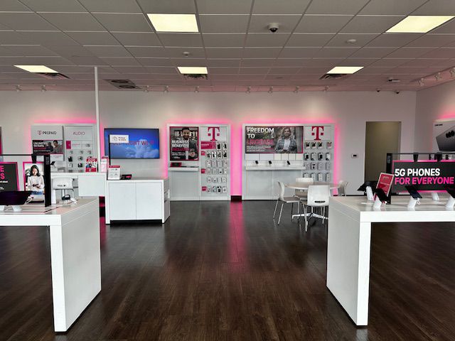 Interior photo of T-Mobile Store at Clovis Retail Center, Clovis, NM
