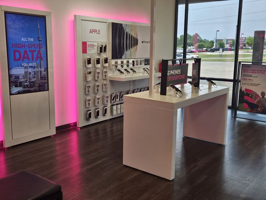 Interior photo of T-Mobile Store at Hwy 152 and Sara Rd, Mustang, OK