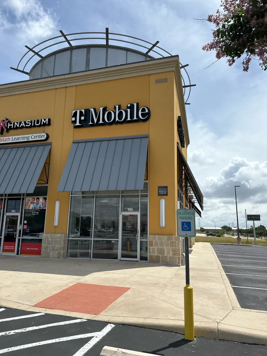  Exterior photo of T-Mobile Store at Fm 3009 & Four Oaks Ln, Schertz, TX 