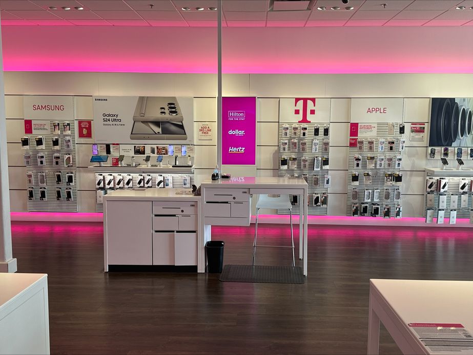 Interior photo of T-Mobile Store at Exeter Commons, Reading, PA