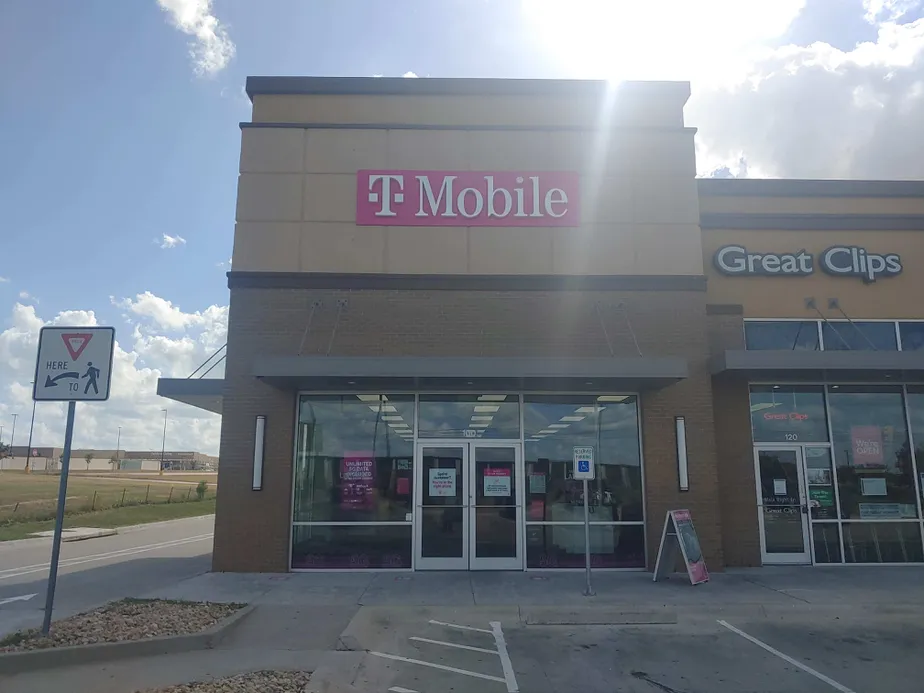 Exterior photo of T-Mobile store at W Stan Schlueter Loop & Jake Spoon Dr, Killeen, TX