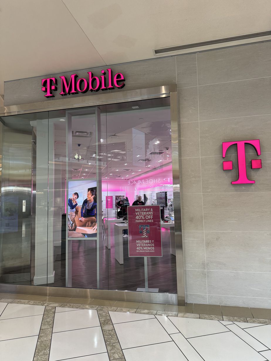 Exterior photo of T-Mobile Store at International Plaza, Tampa, FL