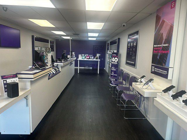 Metro by T-Mobile 2001 College Dr - 2001 College Dr 