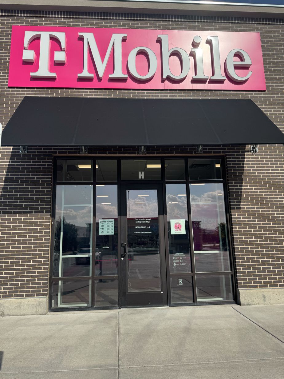 Exterior photo of T-Mobile Store at 1270 W & 800 S, Payson, UT