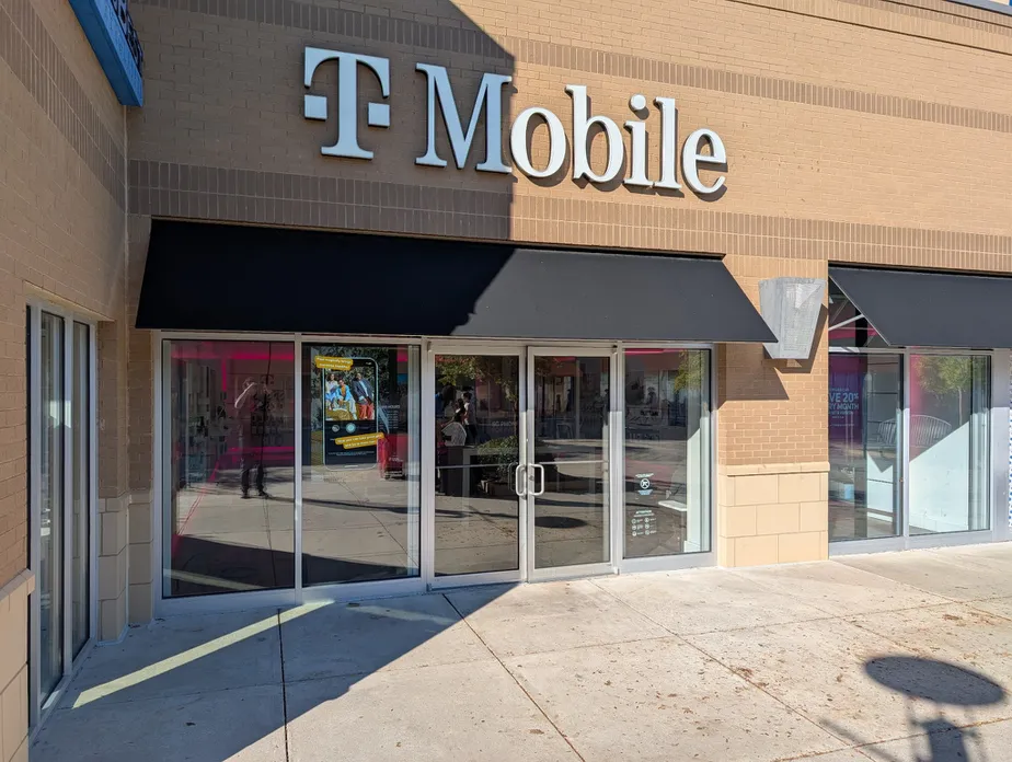  Exterior photo of T-Mobile Store at Valdosta Mall, Valdosta, GA 