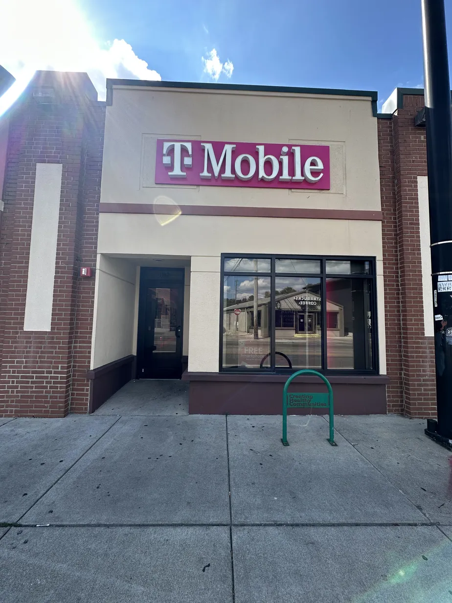 Foto del exterior de la tienda T-Mobile en Brown & Stewart, Dayton, OH