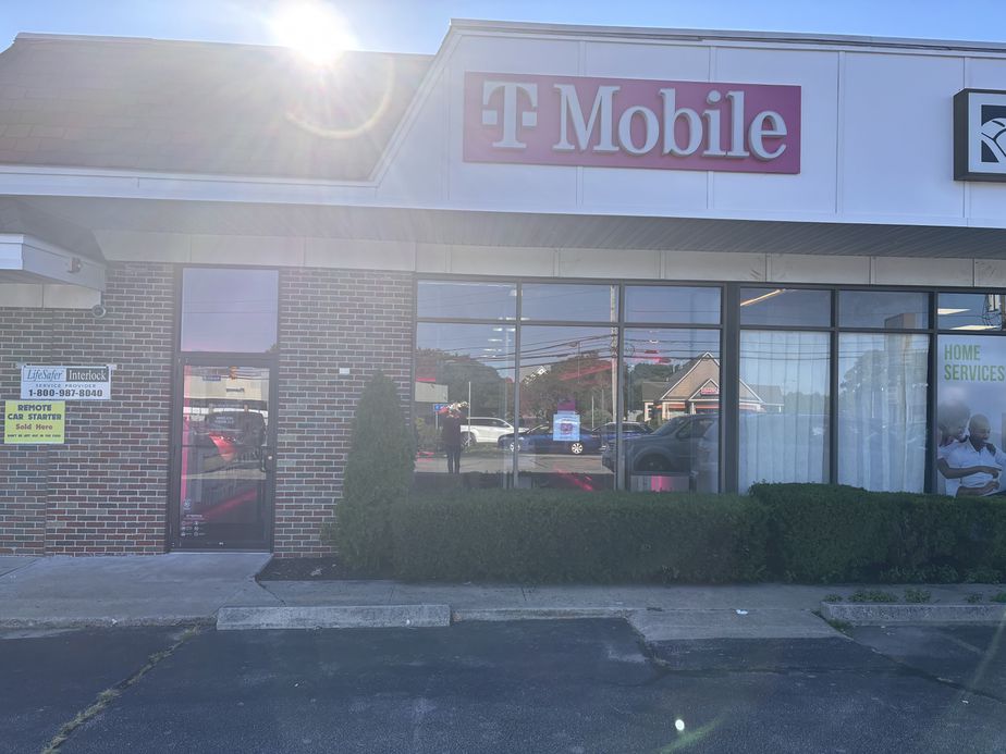 Exterior photo of T-Mobile Store at Granite St & East Ave, Westerly, RI