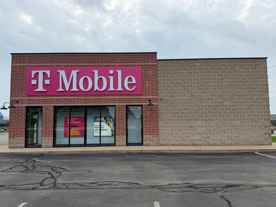 T-Mobile & UScellular IL 26 S & W Fairgrounds Rd - 2705 IL Route 26 South 