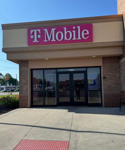 Exterior photo of T-Mobile Store at Kelly Rd & 9 Mile, Eastpointe, MI