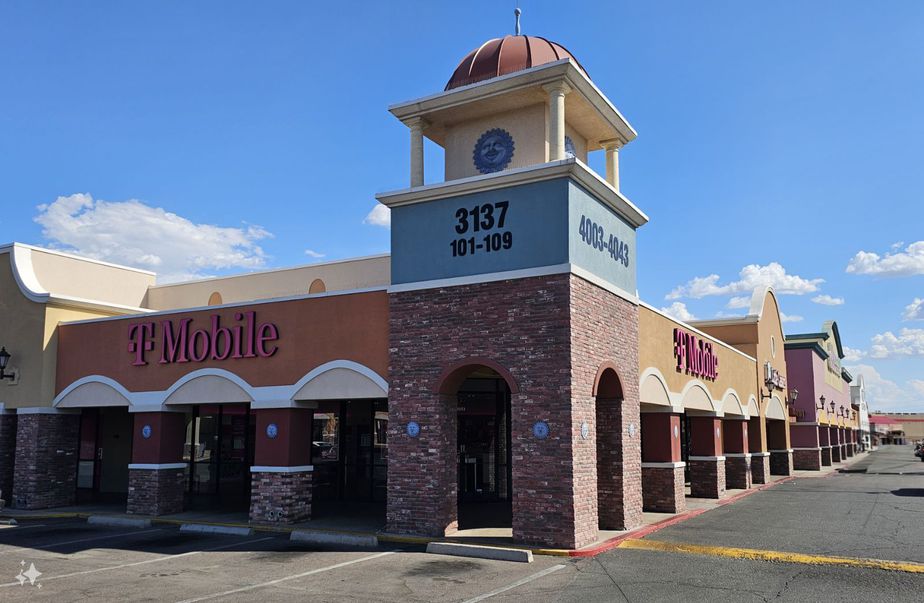 Exterior photo of T-Mobile Store at 33rd Ave & Indian School, Phoenix, AZ