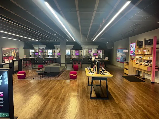  Interior photo of T-Mobile Store at Valley Pike Plaza, Woodstock, VA 