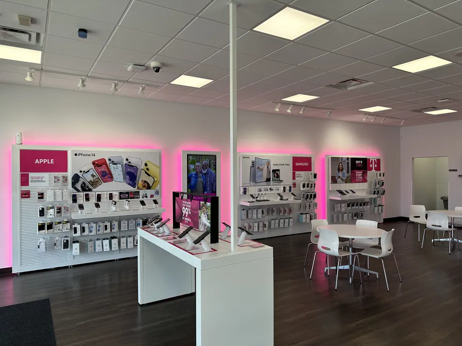 Interior photo of T-Mobile Store at Hwy 98 & Lake Forgetful, Hattiesburg, MS