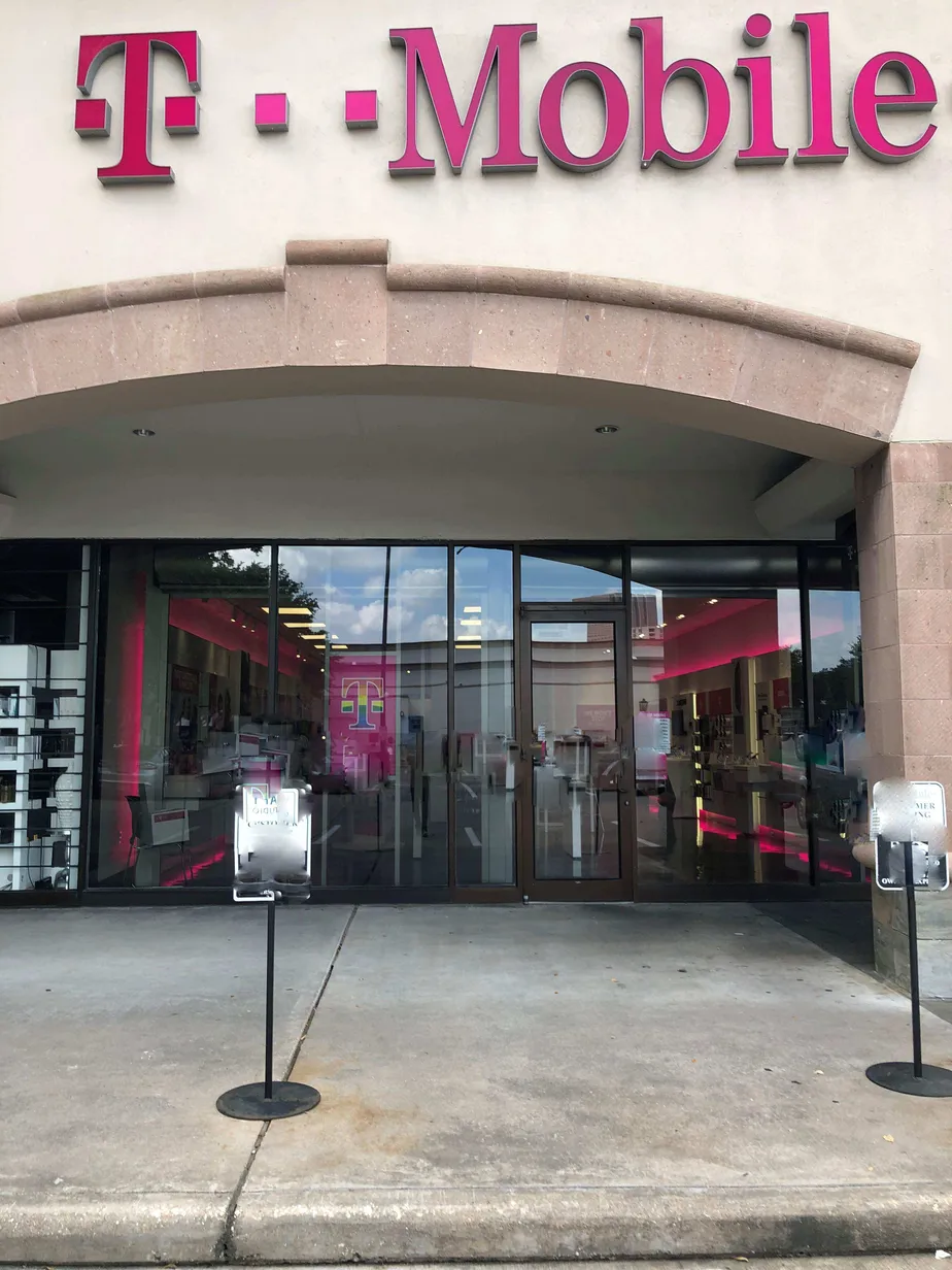 Exterior photo of T-Mobile store at Westheimer/galleria, Houston, TX