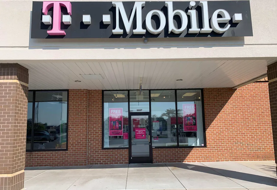 Foto del exterior de la tienda T-Mobile en Waltham Woods Rd & E Joppa Rd, Parkville, MD