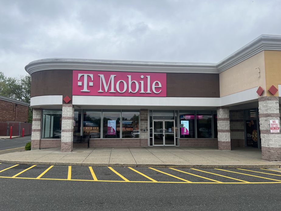 Exterior photo of T-Mobile Store at Boston & Sewell, Springfield, MA