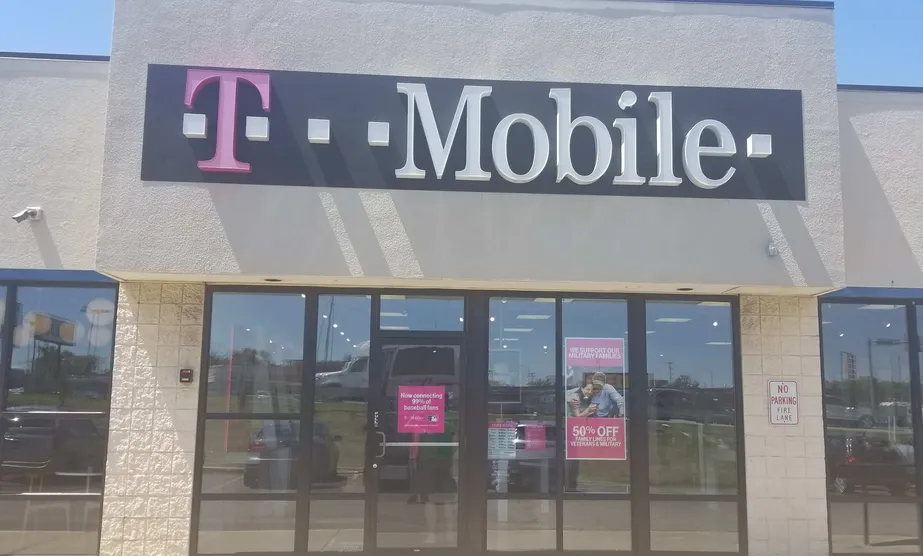 Exterior photo of T-Mobile store at Larkin & Plainfield Rd, Crest Hill, IL