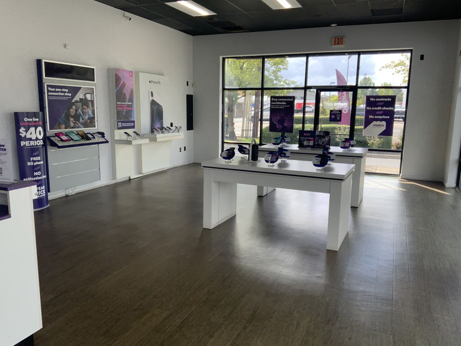 Metro by T-Mobile 913 Oregon 99w - 913 Oregon 99w 