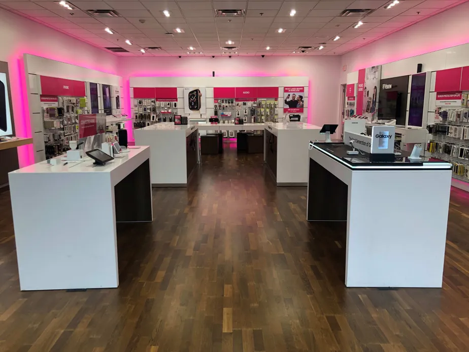 Foto del interior de la tienda T-Mobile en Alabama & Lugonia, Redlands, CA