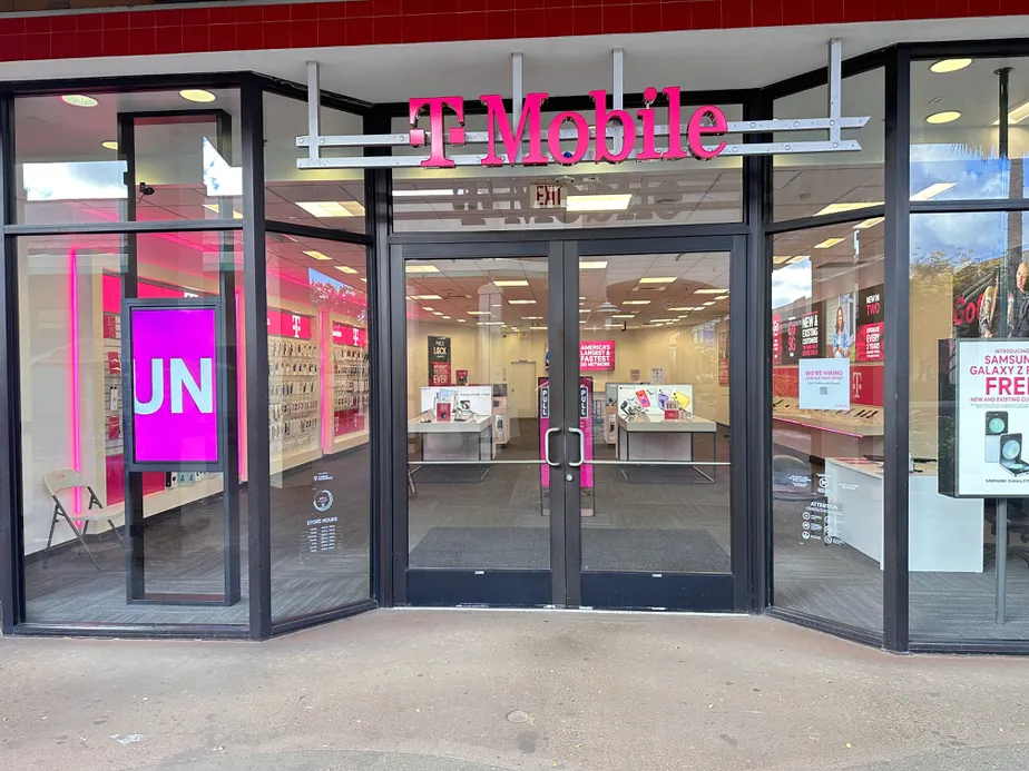  Exterior photo of T-Mobile Store at Kukui Grove, Lihue, HI 