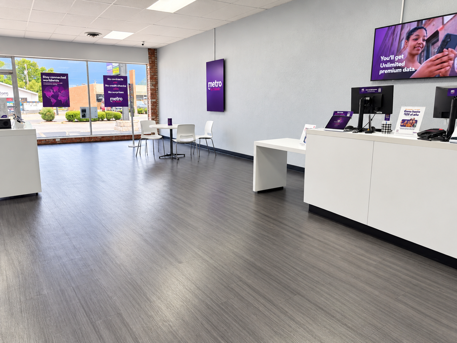 Metro by T-Mobile 1026 W BROADWAY ST - 1026 W BROADWAY ST 
