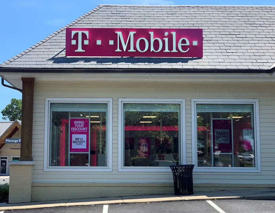  Exterior photo of T-Mobile store at Lee Hwy & West St, Falls Church, VA 