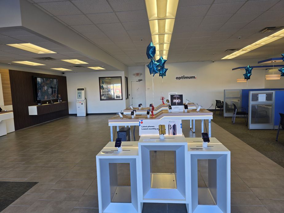 Beckley - Crossing 8253 Inside Store.jpg