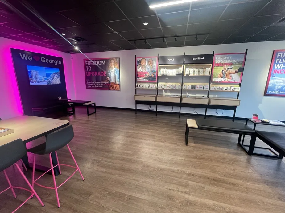  Interior photo of T-Mobile Store at Main & Green, Swainsboro, GA 