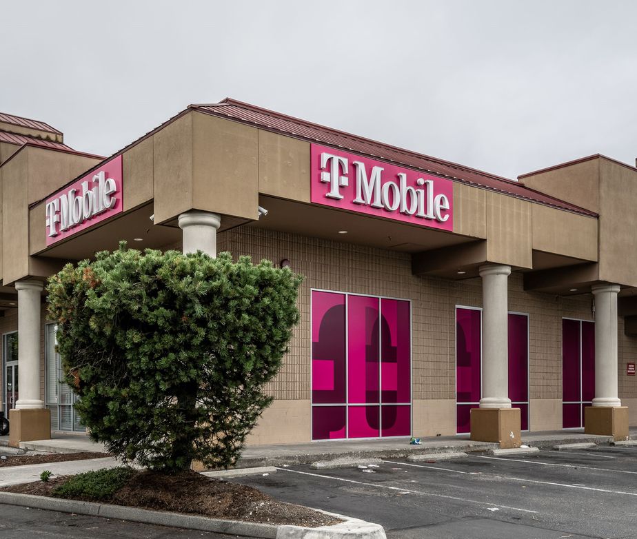 Exterior photo of T-Mobile Store at Everett Mall Way & 95th Ct SE, Everett, WA