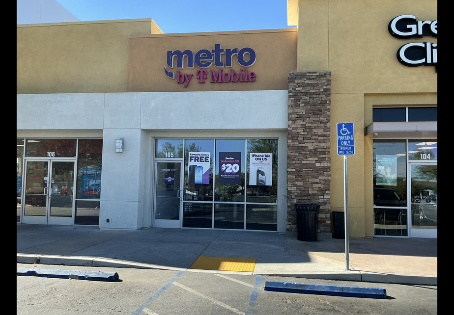Metro by T-Mobile 12274 Palmdale Rd - 12274 Palmdale Rd 
