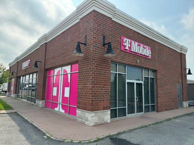 Exterior photo of T-Mobile Store at Sandford & Columbus, Mount Vernon, NY